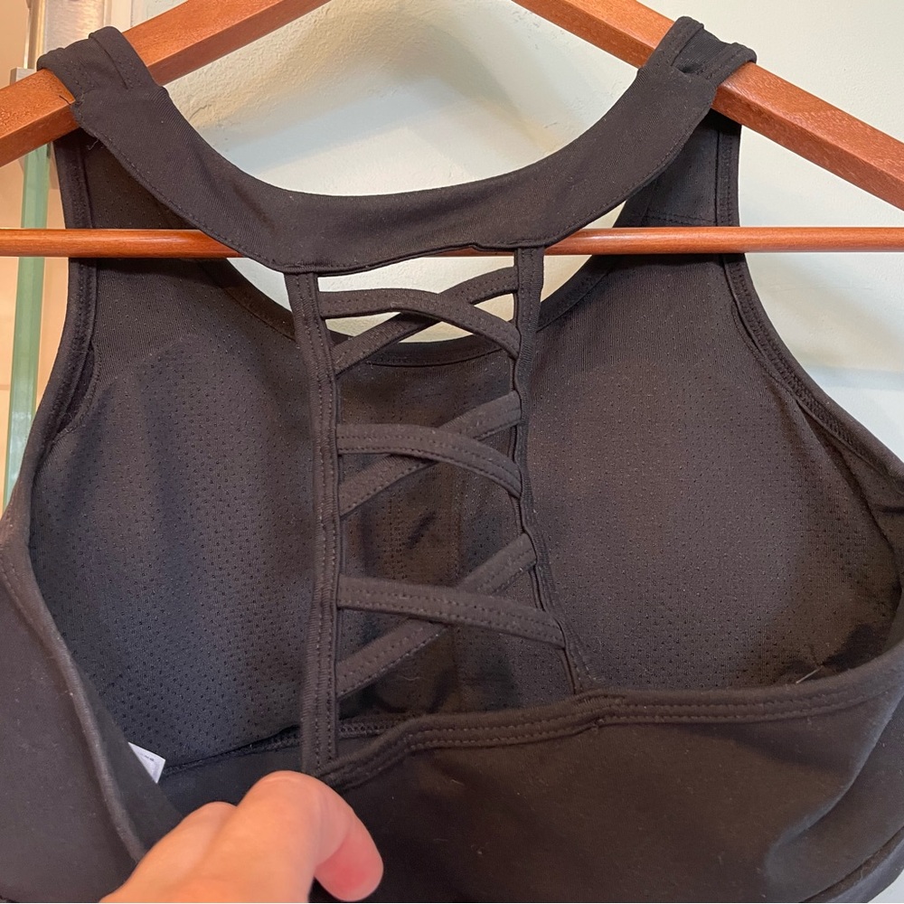 GAP Fit Set of 2 Sports Bras (Black and Gray) - Size M - Picture 11 of 12